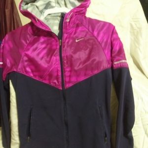 Nike womans Windrunner jacket
